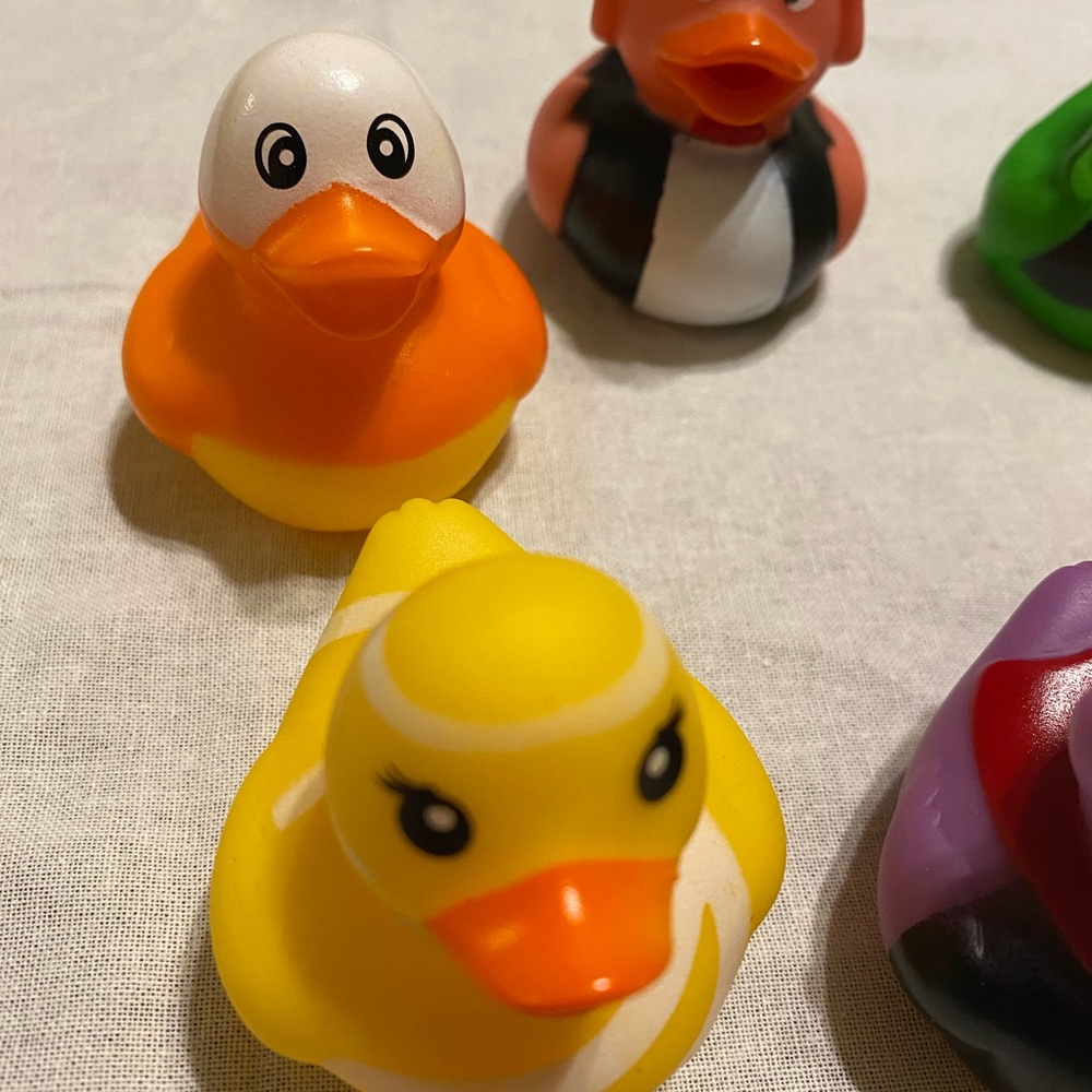 Set of Halloween Themed Rubber Ducks
DUCK A JEEP!
Brand new !! - Picture 2 of 3